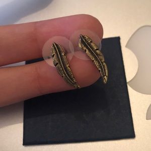 NWOT JaxBee Jewelry Feather Earrings Crawler